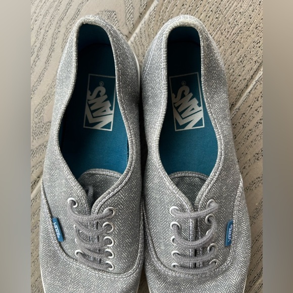 Vans: Gray/White houndstooth Lace Ups: Men 7.5 : Women 9 - Picture 2 of 7